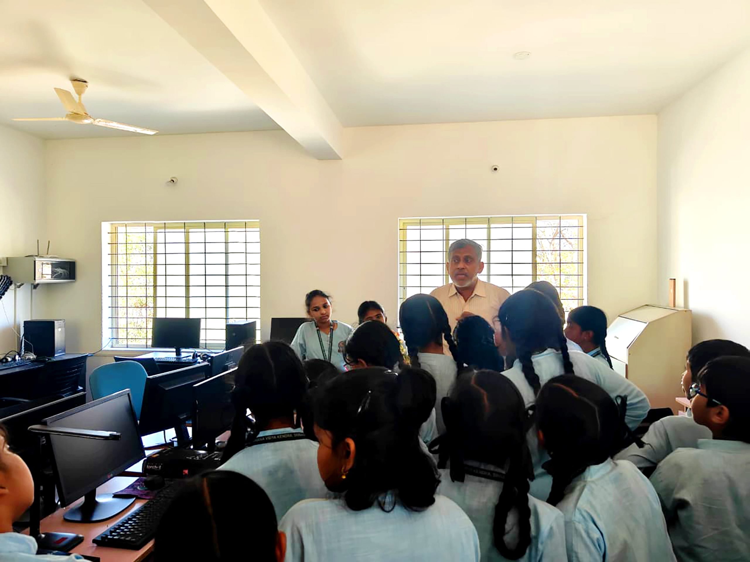 RVK - Srinagar Organizes Educational Visit to Rangarao Memorial School (5) (1)