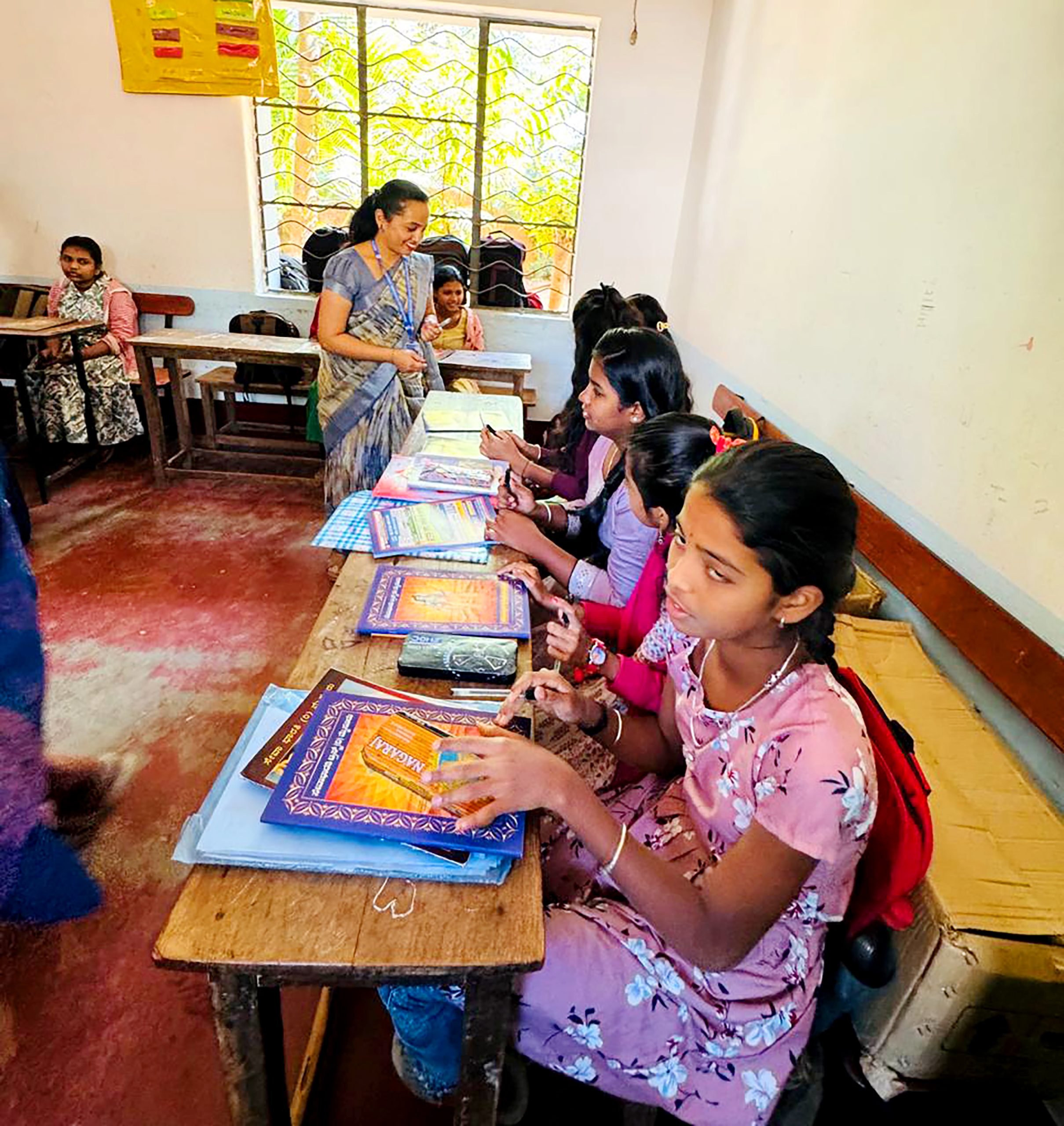 RVK - Srinagar Service Initiative Distributes Educational Supplies to Four Mysore Govt Schools (10)