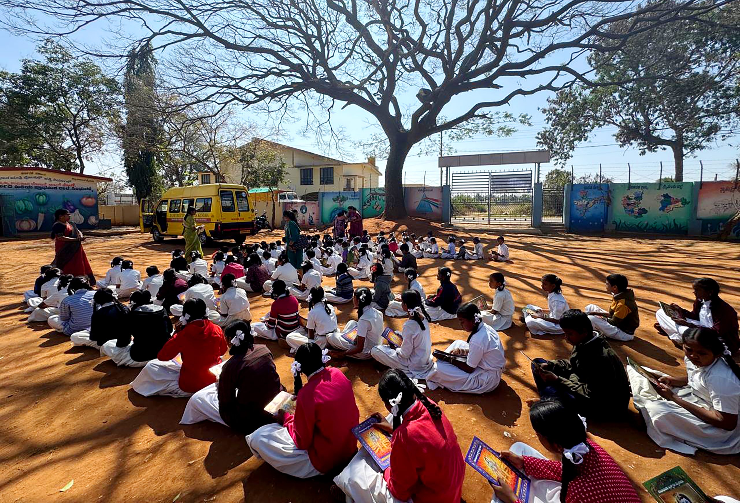 RVK - Srinagar Service Initiative Distributes Educational Supplies to Four Mysore Govt Schools (6)