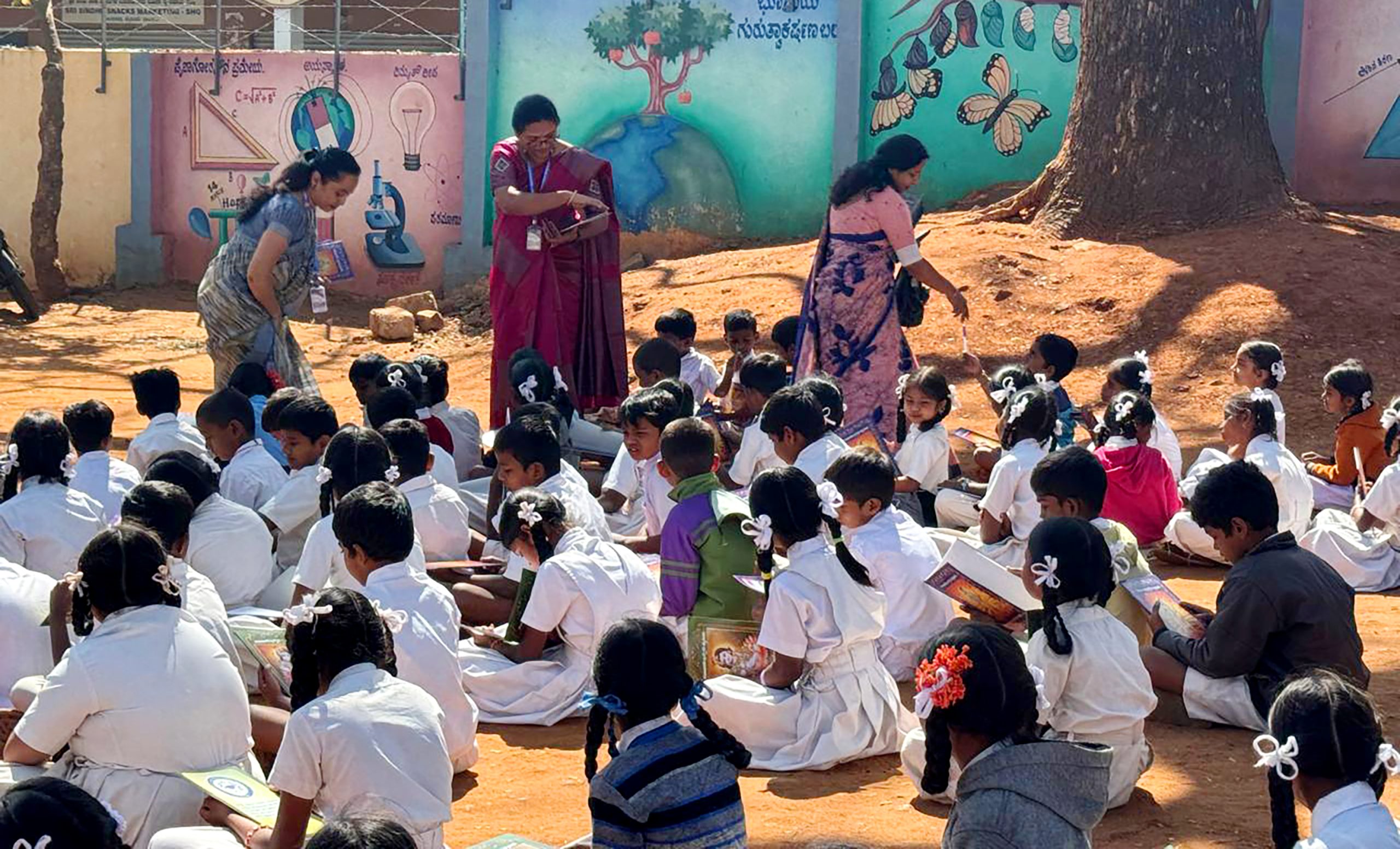 RVK - Srinagar Service Initiative Distributes Educational Supplies to Four Mysore Govt Schools (7)