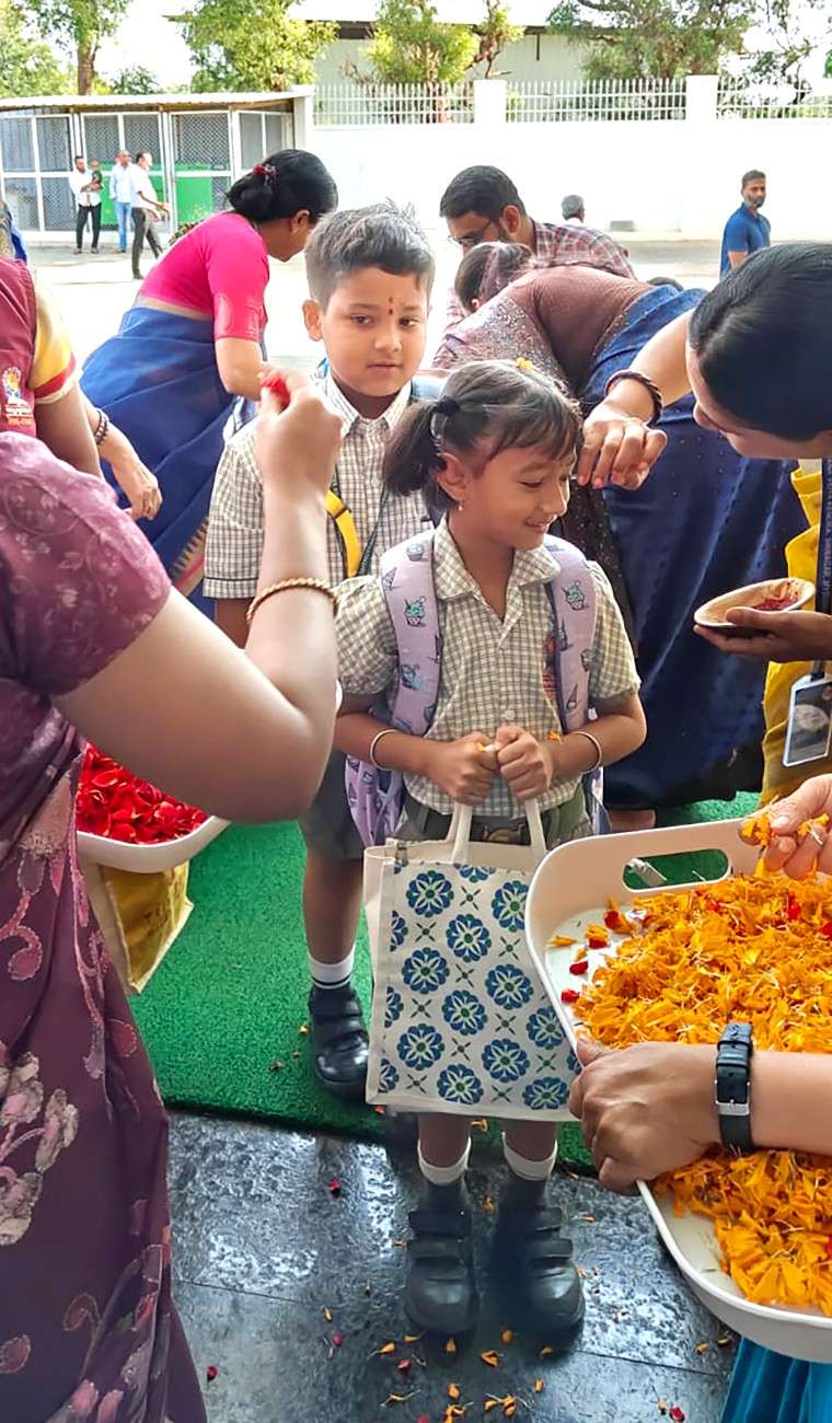 LKG to Class 2 Students Welcomed with Traditional Rituals at RVK - Srinagar (6)