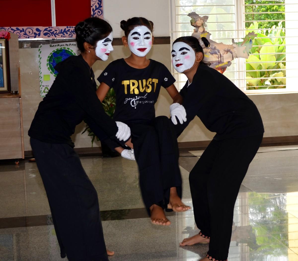 Young Artists of RVK - Srinagar Spread Eco-Awareness Through Art (16)