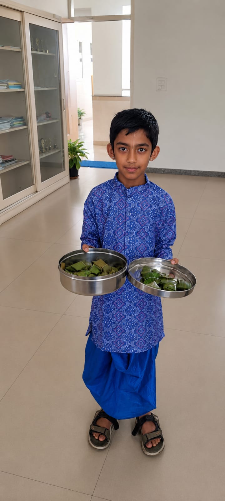 RVK – Srinagar Student Shared Indian Sweet ‘Pancharatna’ in her Birthday Celebration (3)