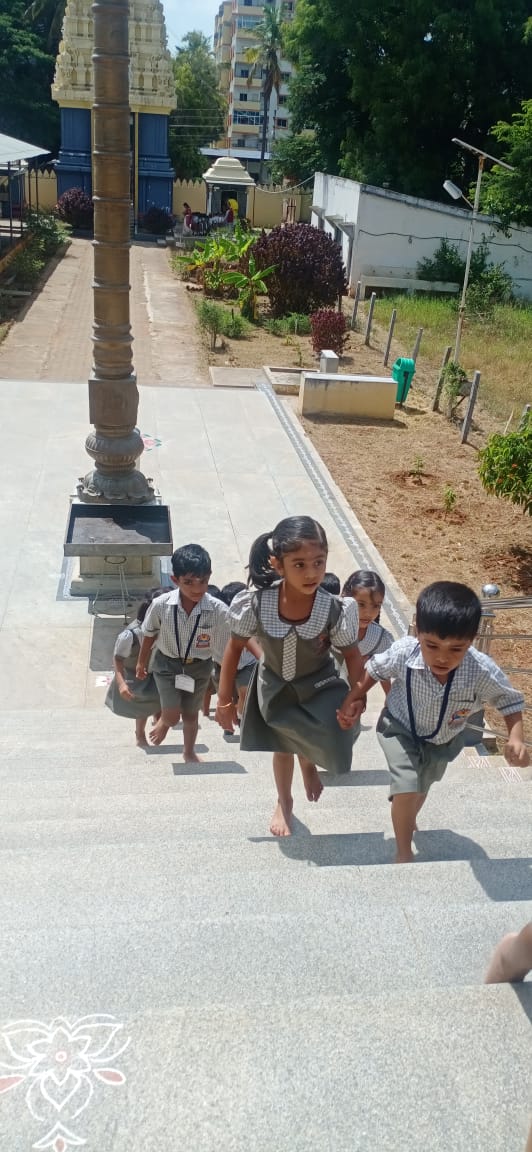 RVK - Srinagar Gokulam Students Explore Temple Traditions on Field Trip (11)