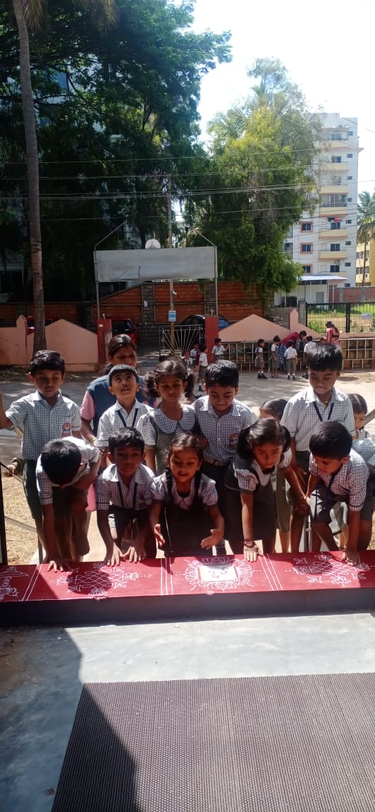 RVK - Srinagar Gokulam Students Explore Temple Traditions on Field Trip (2)