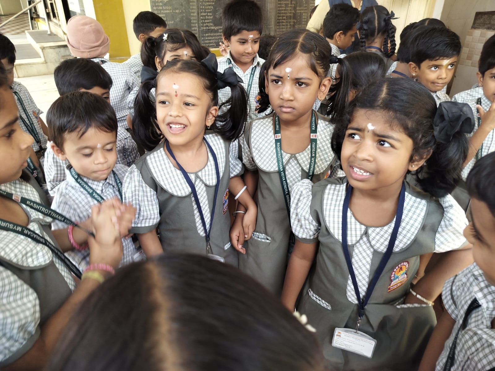 RVK - Srinagar Gokulam Students Explore Temple Traditions on Field Trip (4)