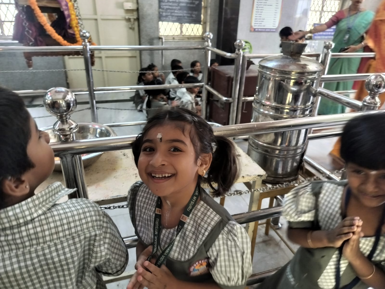 RVK - Srinagar Gokulam Students Explore Temple Traditions on Field Trip (5)