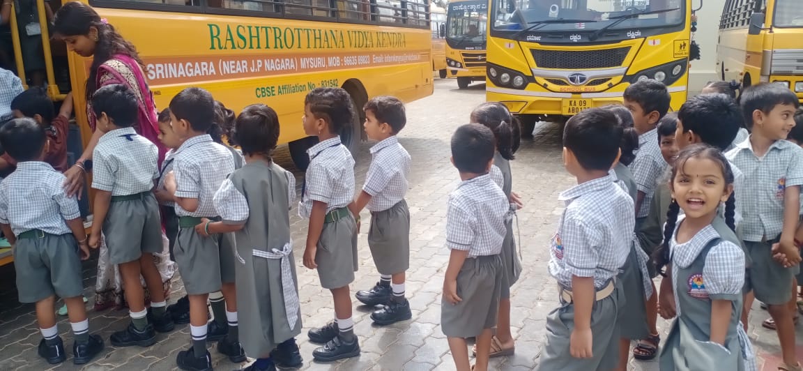 RVK - Srinagar Gokulam Students Explore Temple Traditions on Field Trip (7)
