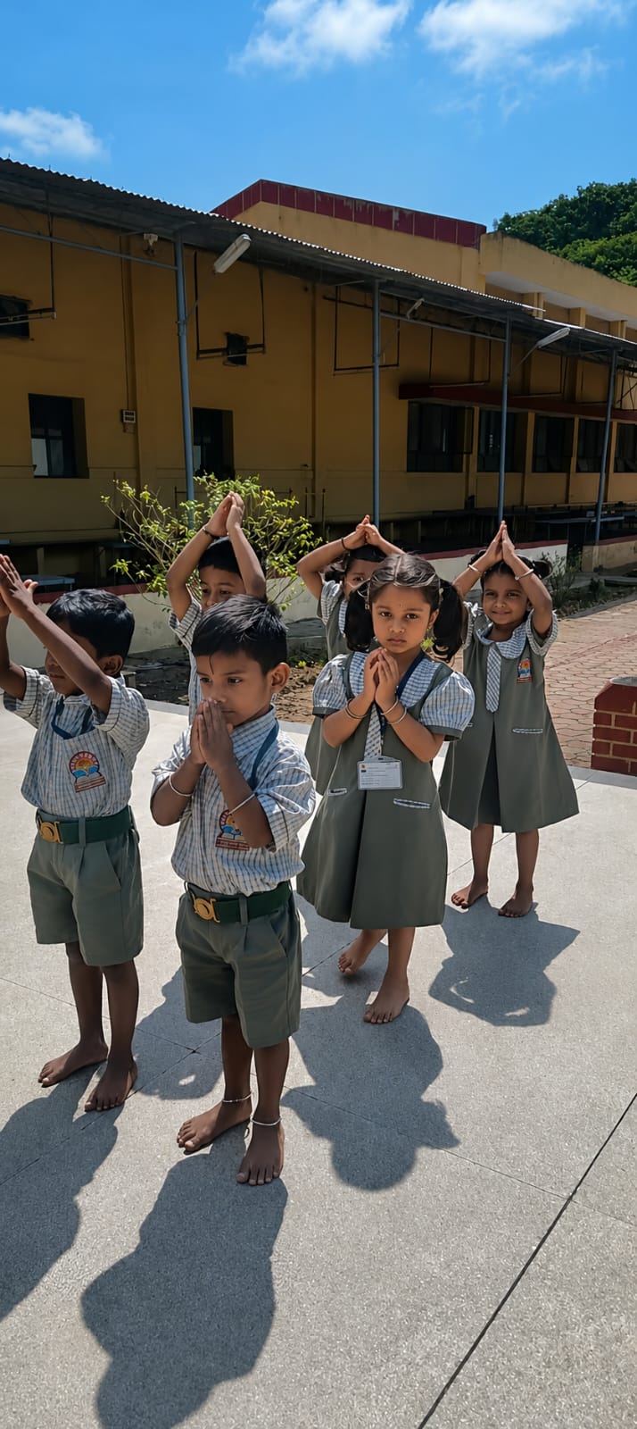 RVK - Srinagar Gokulam Students Explore Temple Traditions on Field Trip (8)