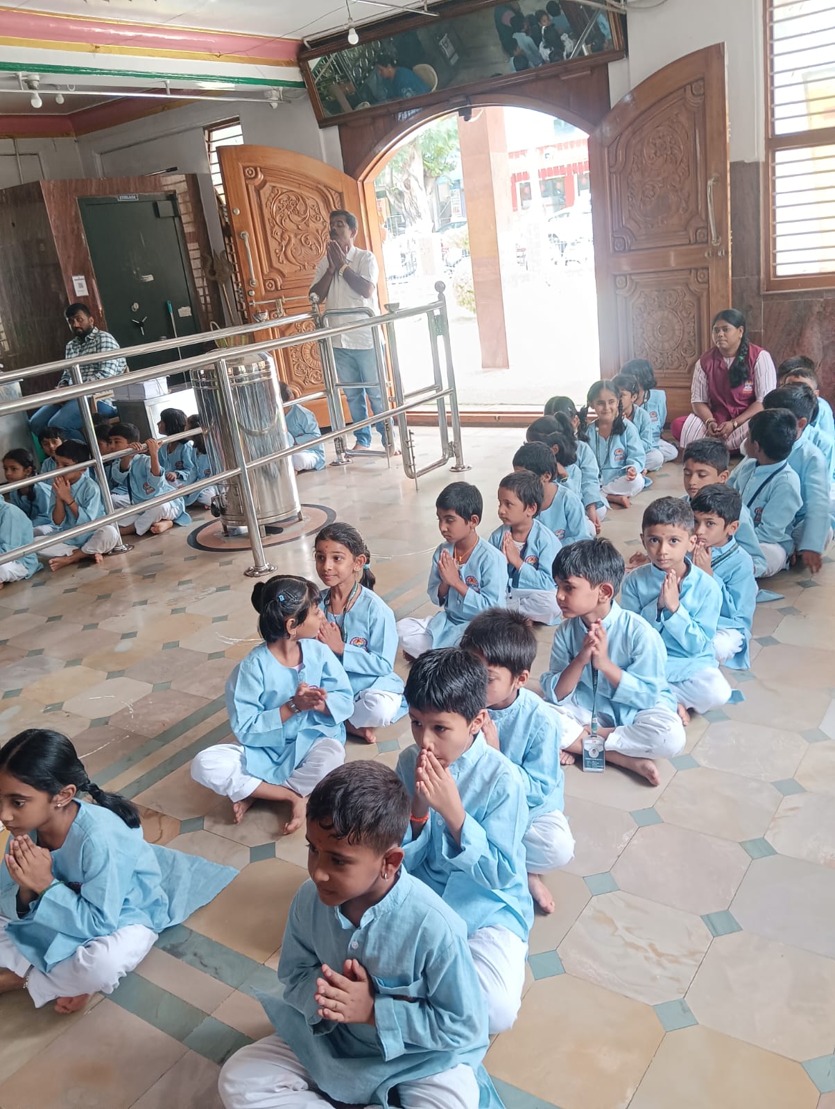 RVK – Srinagar Grade 1 & Grade 2 Educational and Devotional Field Visit (1)