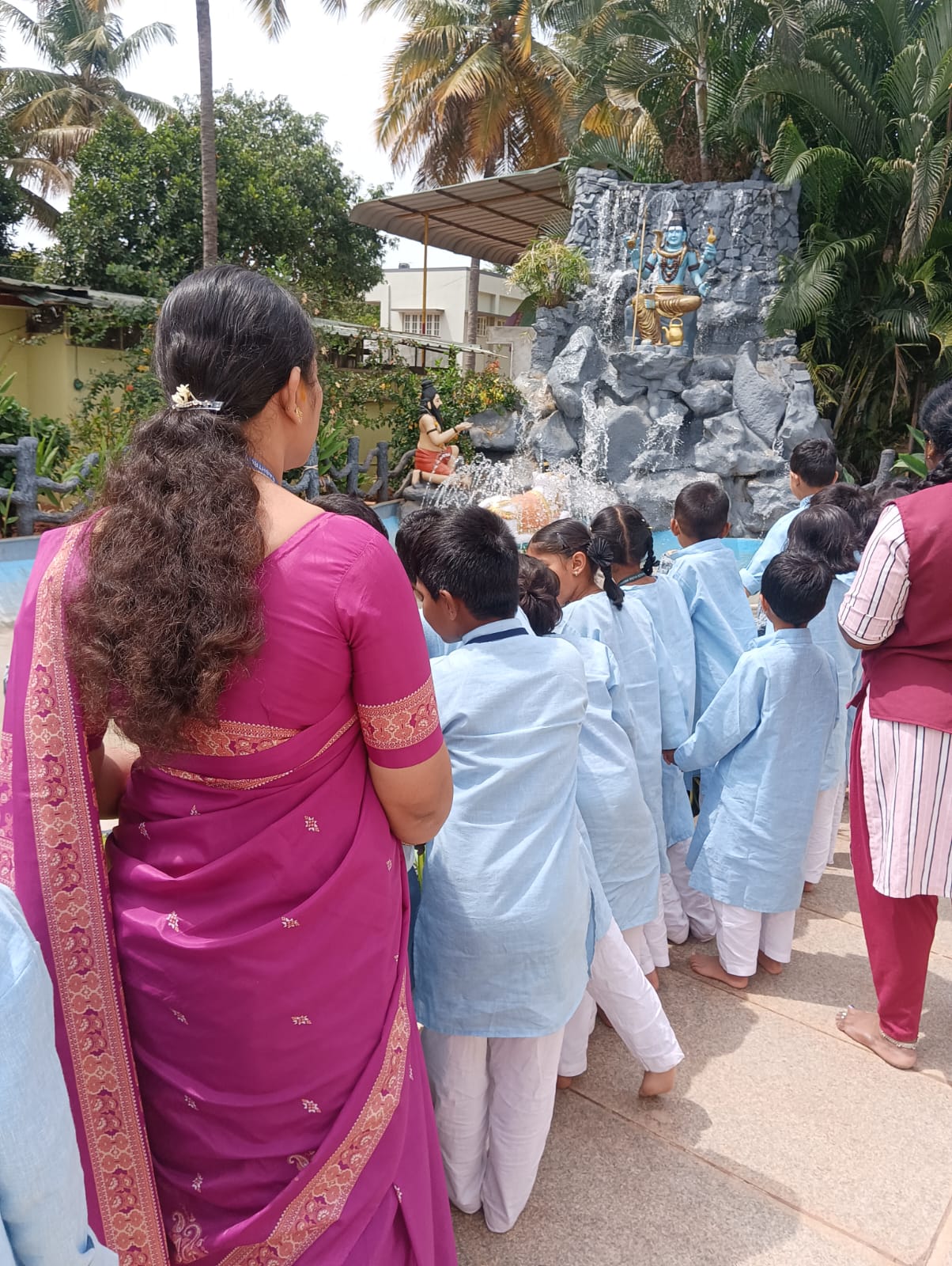RVK – Srinagar Grade 1 & Grade 2 Educational and Devotional Field Visit (2)