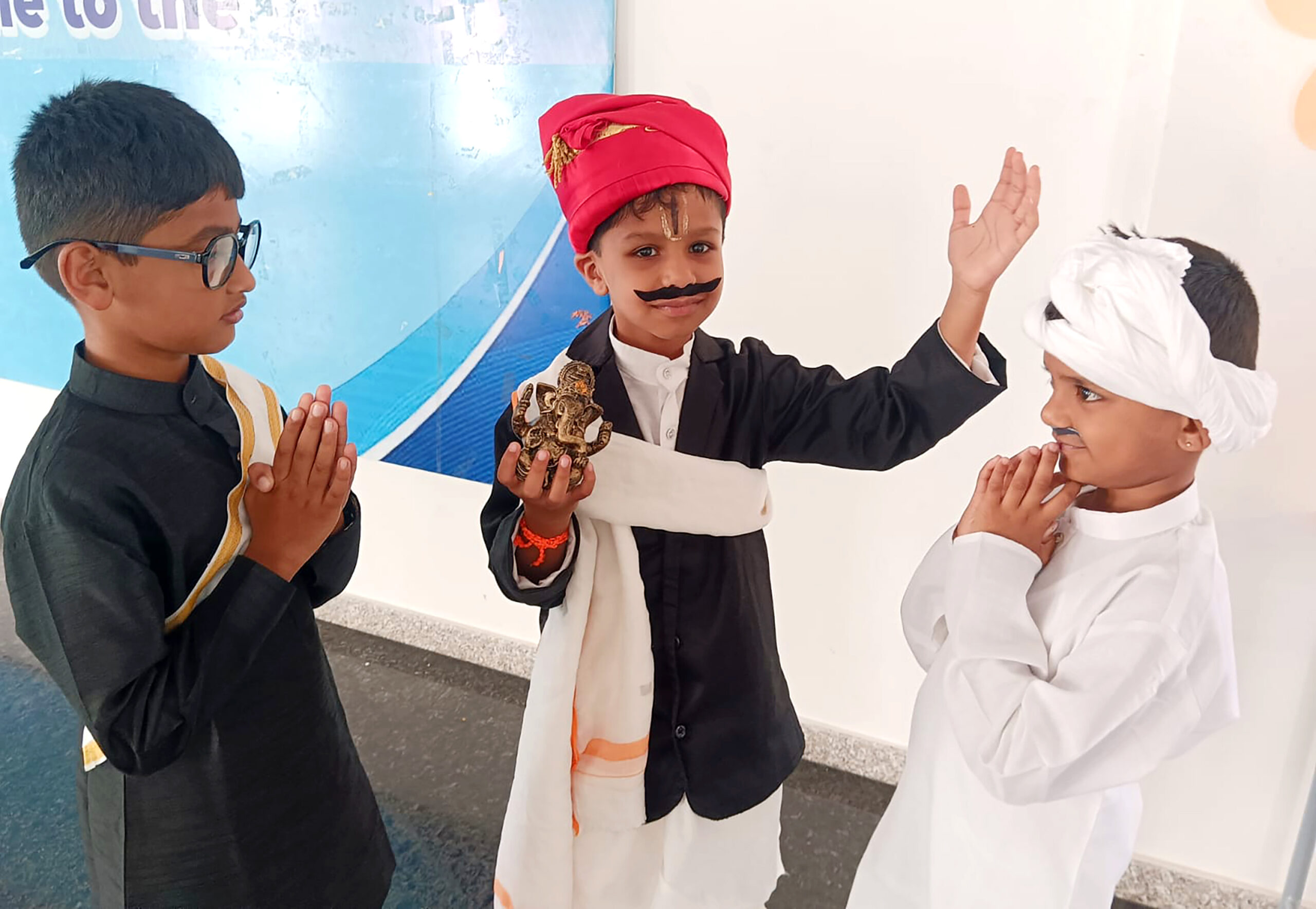 Young Patriots Shine in Freedom Fighter Fancy Dress Competition at RVK - Srinagar (4)